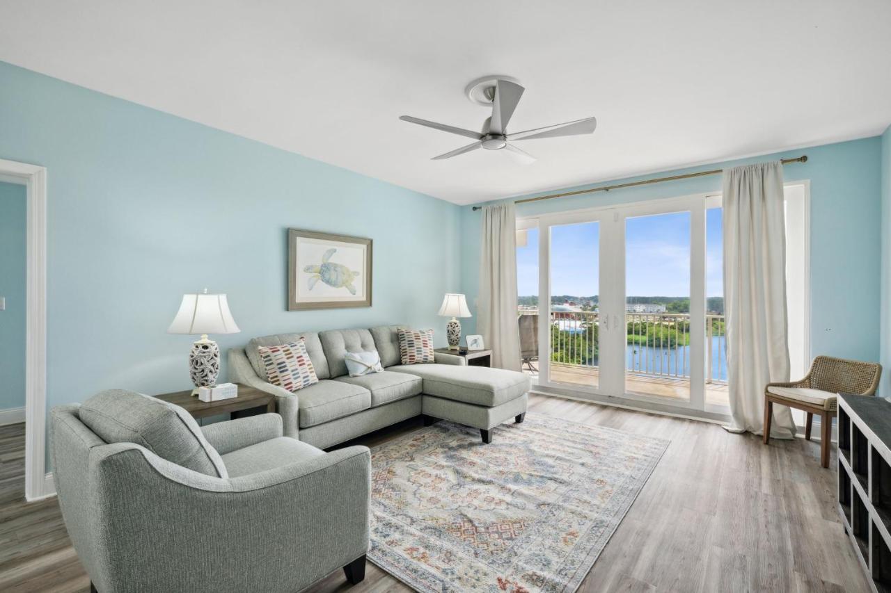 Laketown Wharf #828 By Nautical