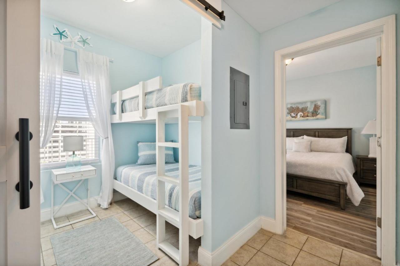 Laketown Wharf #828 By Nautical