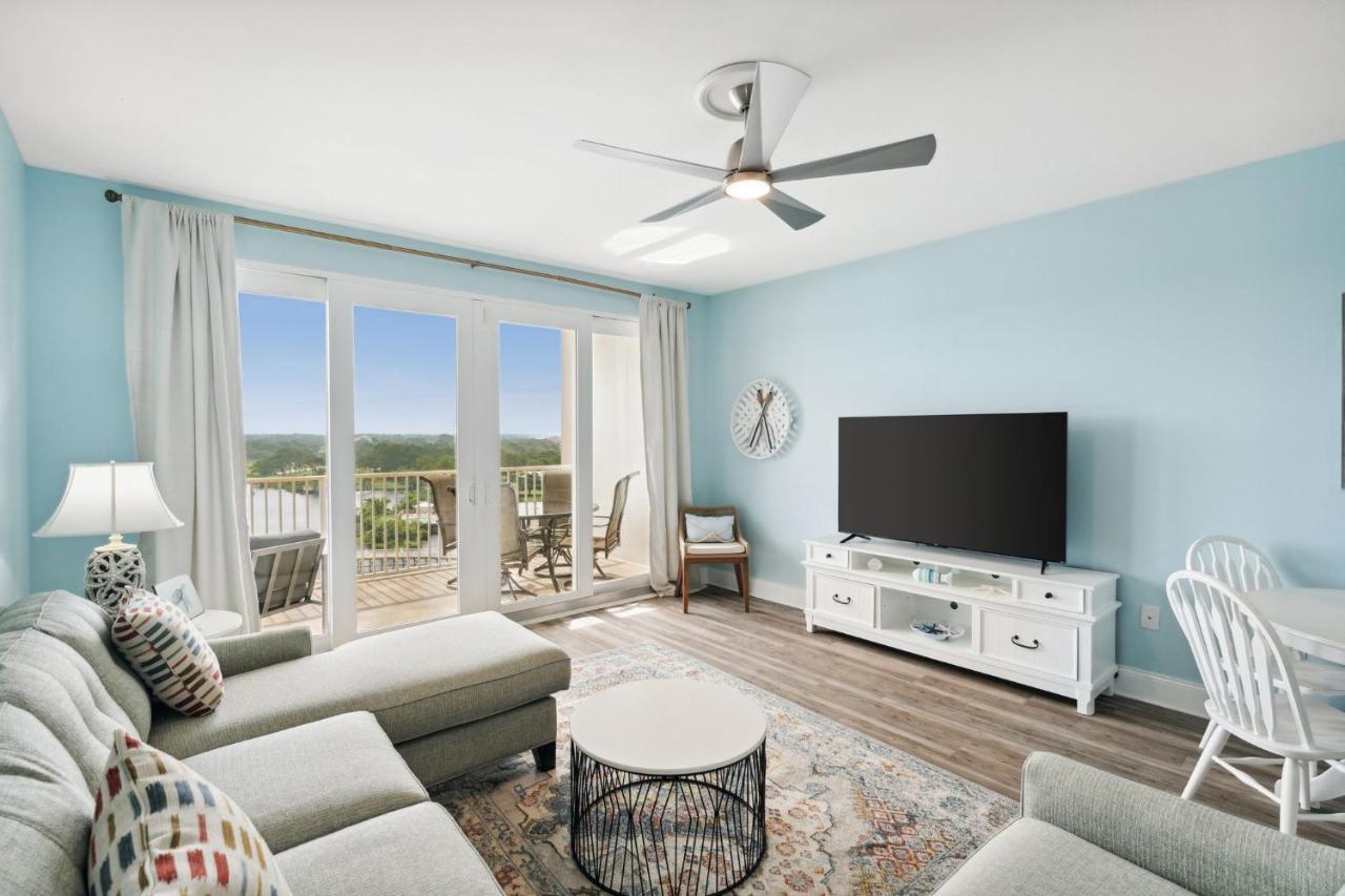 Laketown Wharf #828 By Nautical *